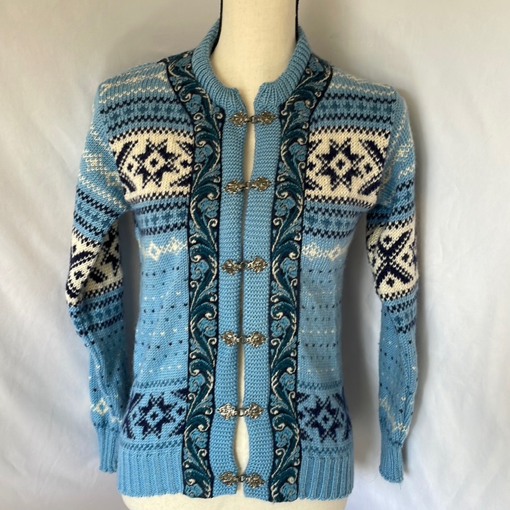 Vossknit vintage sweater 100% virgin wool size 38 made‎ in Norway metal hooks